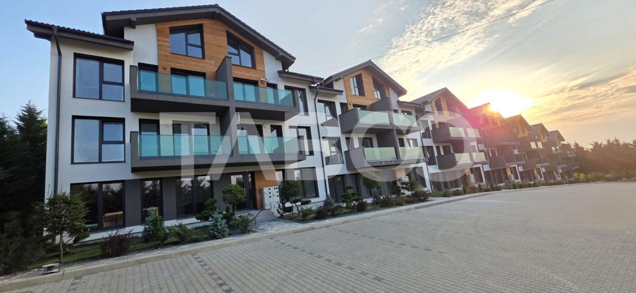 Apartamente cu curte - perfect: camin in inima naturii sau investitie