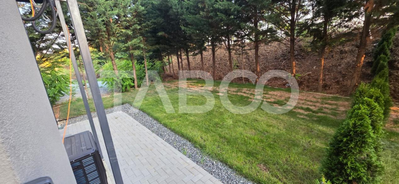 Apartamente cu curte - perfect: camin in inima naturii sau investitie