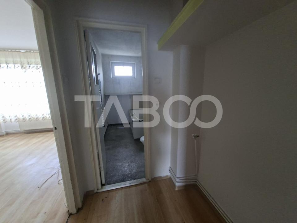 Apartment de vanzare 2 camere si balcon Cedonia Mihai Viteazul 