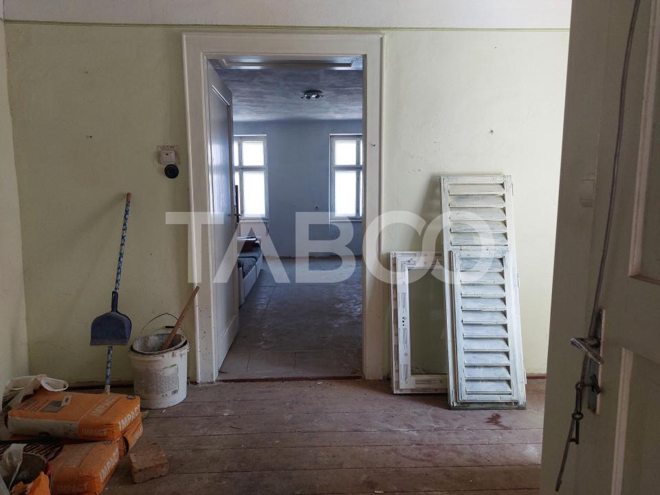 Comision 0-Apartament 2 camere 37mp la casa necesita renovare Cisnadie