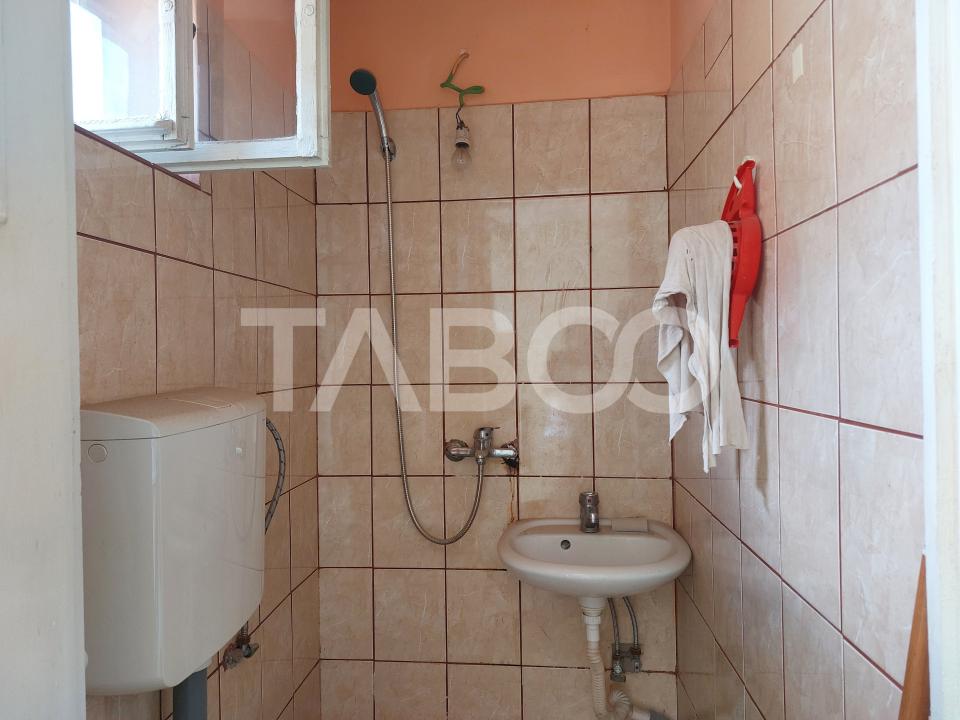 Comision 0-Apartament 2 camere 37mp la casa necesita renovare Cisnadie