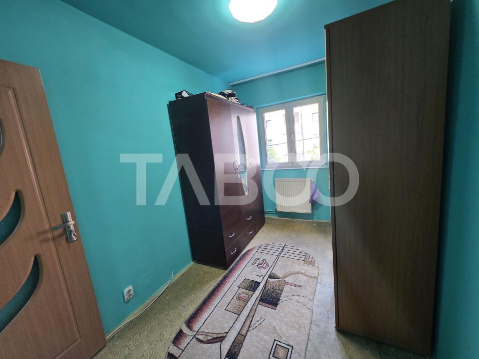 Comision 0 Apartament 3 camere de vanzare decomandat etaj 2 V.Aaron