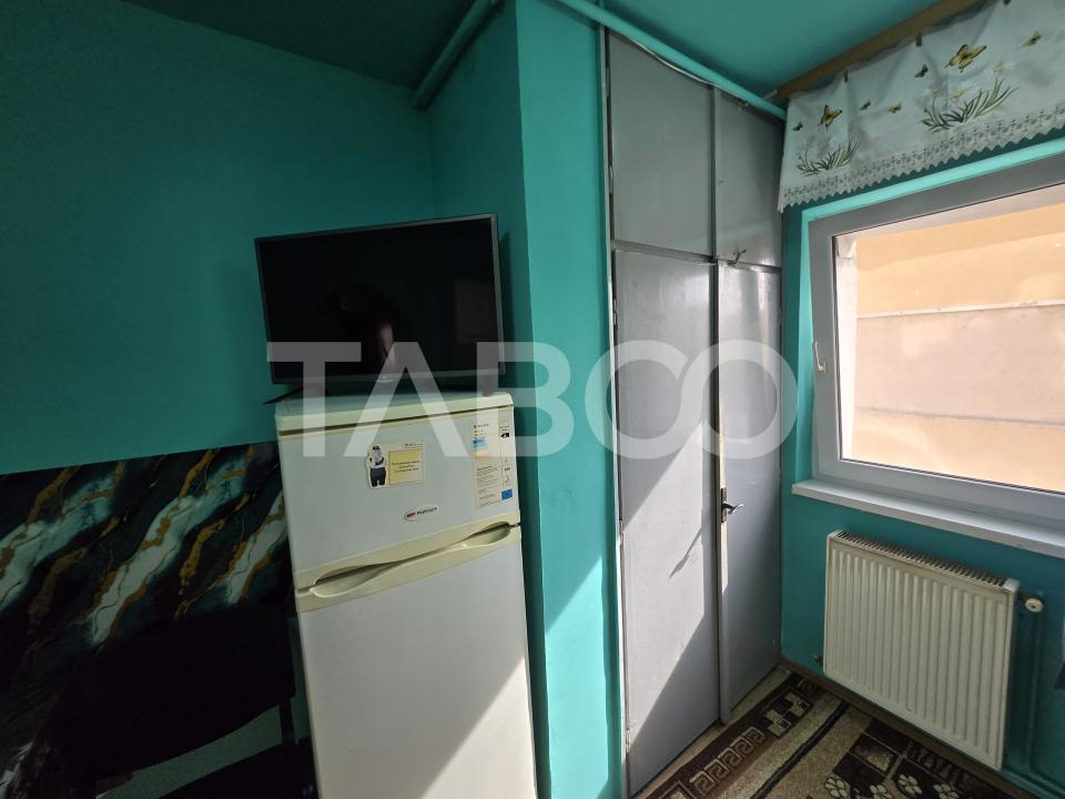 Comision 0 Apartament 3 camere de vanzare decomandat etaj 2 V.Aaron