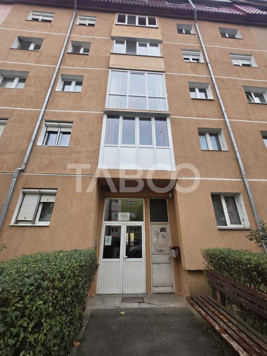 Comision 0 Apartament 3 camere de vanzare decomandat etaj 2 V.Aaron