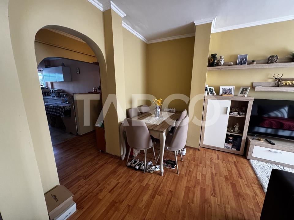 COMISION 0 - Apartament cu 4 camere 2 bai pivnta si balcon Cisnadie