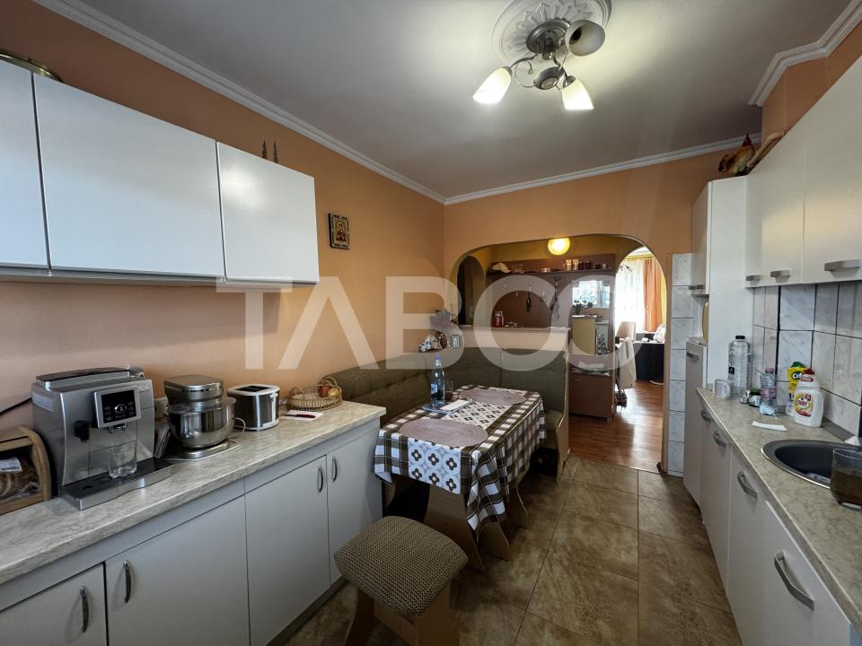 COMISION 0 - Apartament cu 4 camere 2 bai pivnta si balcon Cisnadie