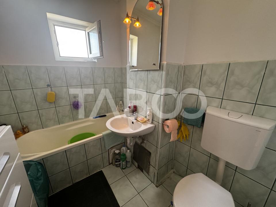 COMISION 0 - Apartament cu 4 camere 2 bai pivnta si balcon Cisnadie