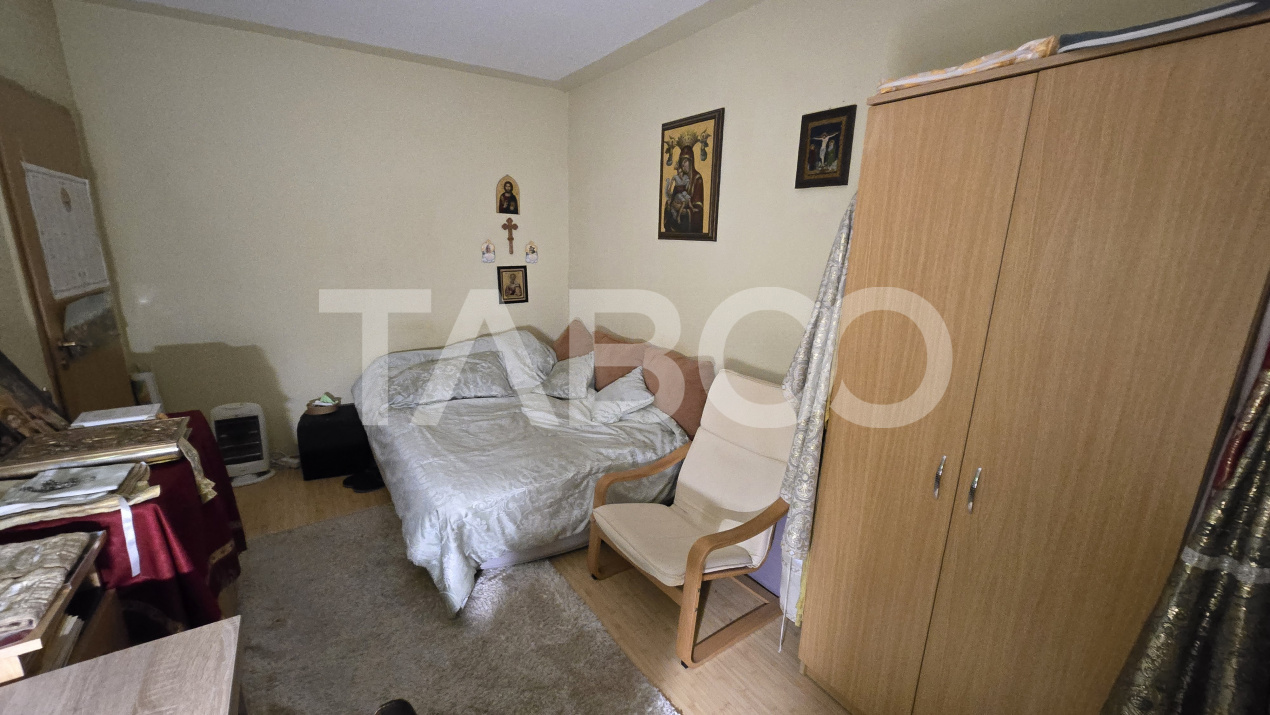 COMISION 0-Apartament de vanzare 4 camere 2 bai balcon parcare Lupeni 