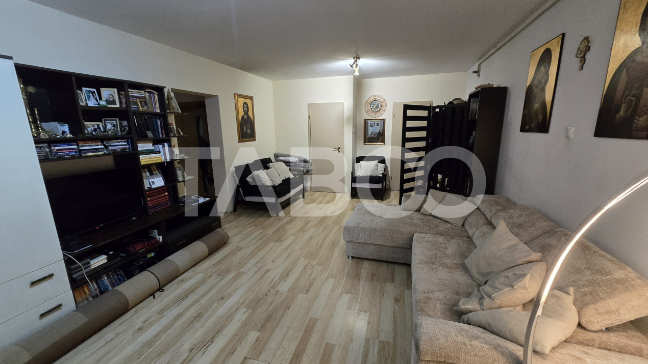 COMISION 0% - Apartament de vanzare 4 camere balcon parcare Lupeni 