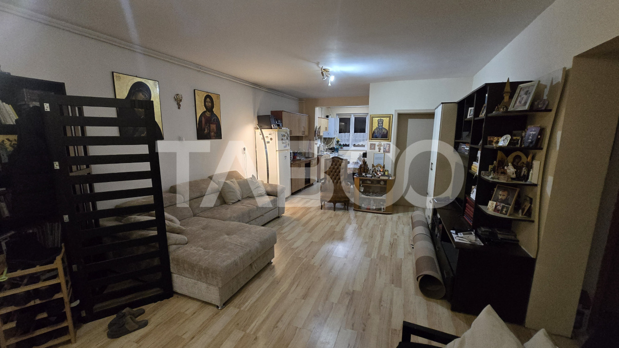 COMISION 0% - Apartament de vanzare 4 camere balcon parcare Lupeni 