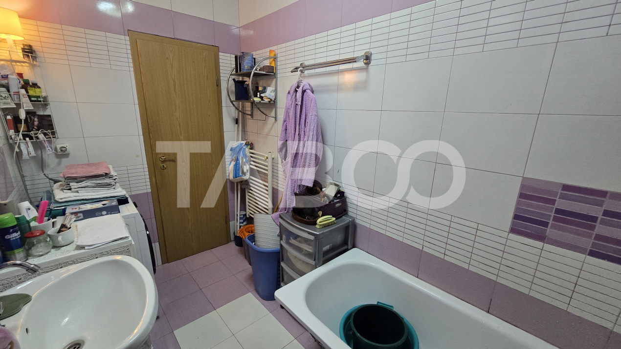 COMISION 0% - Apartament de vanzare 4 camere balcon parcare Lupeni 