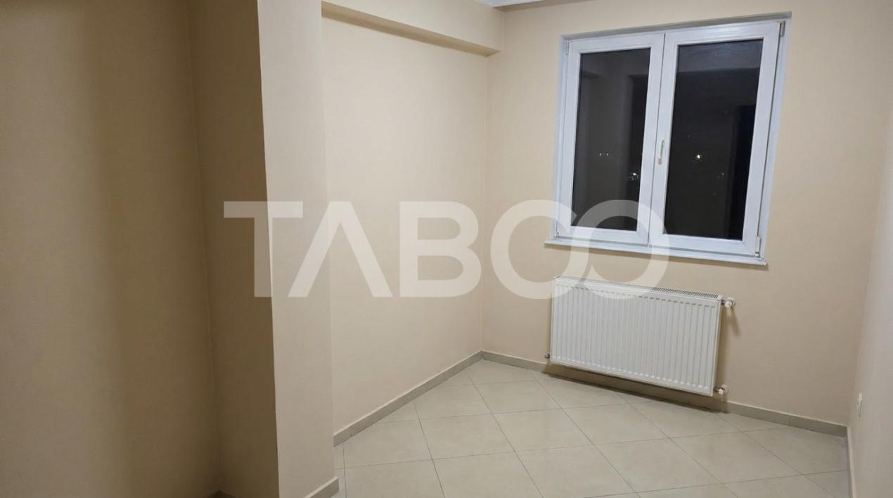 COMISION 0 - Apartament de vanzare cu 4 camere balcon parcare Lupeni 