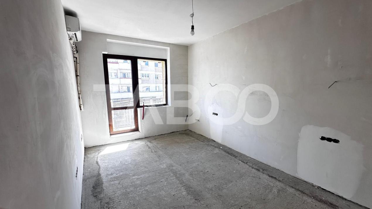 De vanzare apartament 3 camere nemobilate 56 mp cu balcon Central
