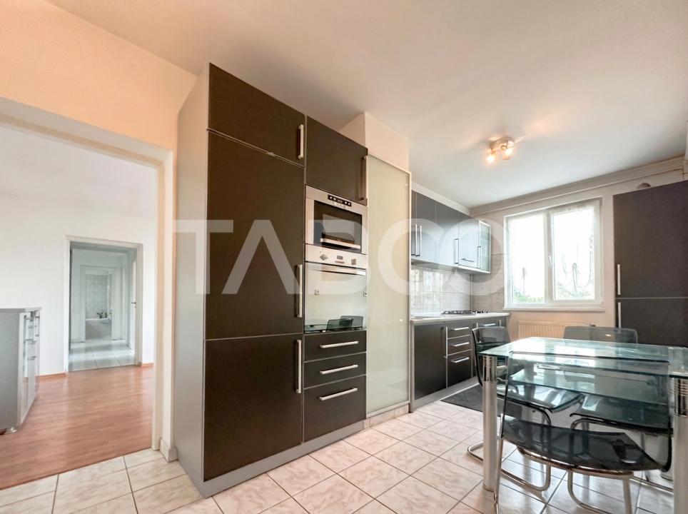 De vanzare apartament cu 4 camere mobilat in zona Stadion Corvinul