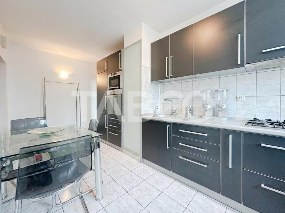 De vanzare apartament cu 4 camere mobilat  zona Stadion Corvinul