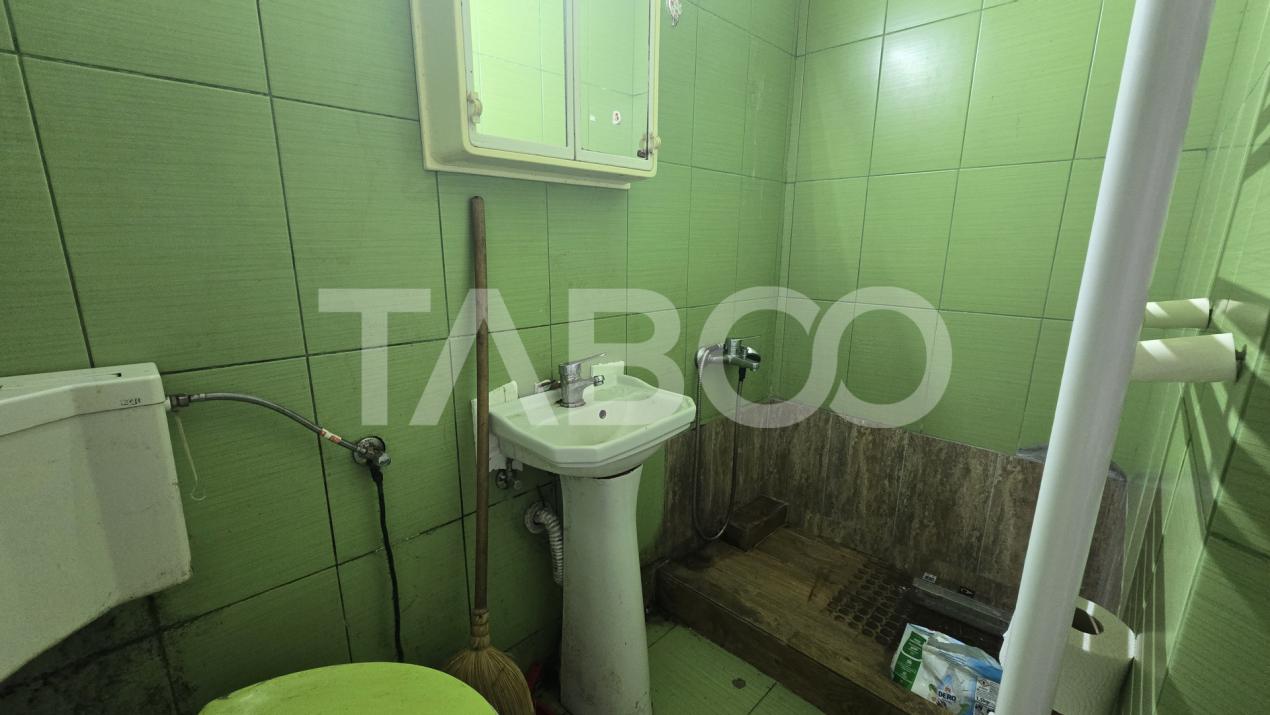 De vanzare -  Garsoniera 26 mpu de renovat in Terezian Sibiu