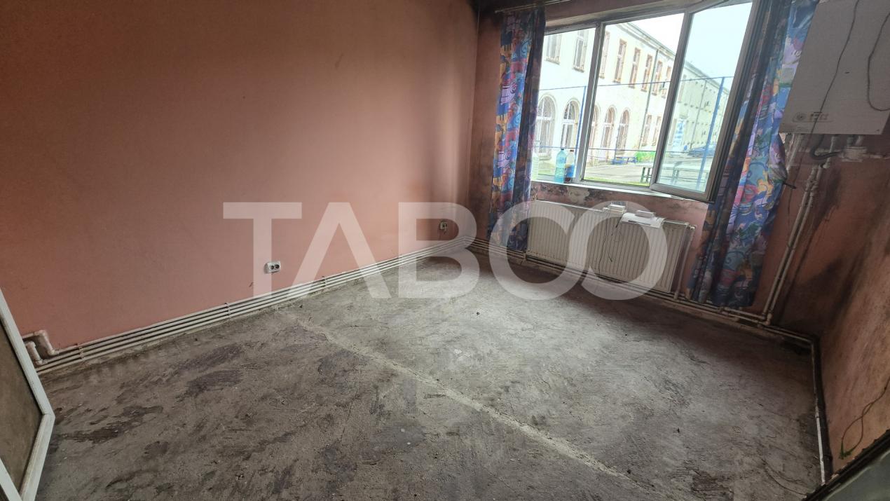 De vanzare -  Garsoniera 26 mpu de renovat in Terezian Sibiu