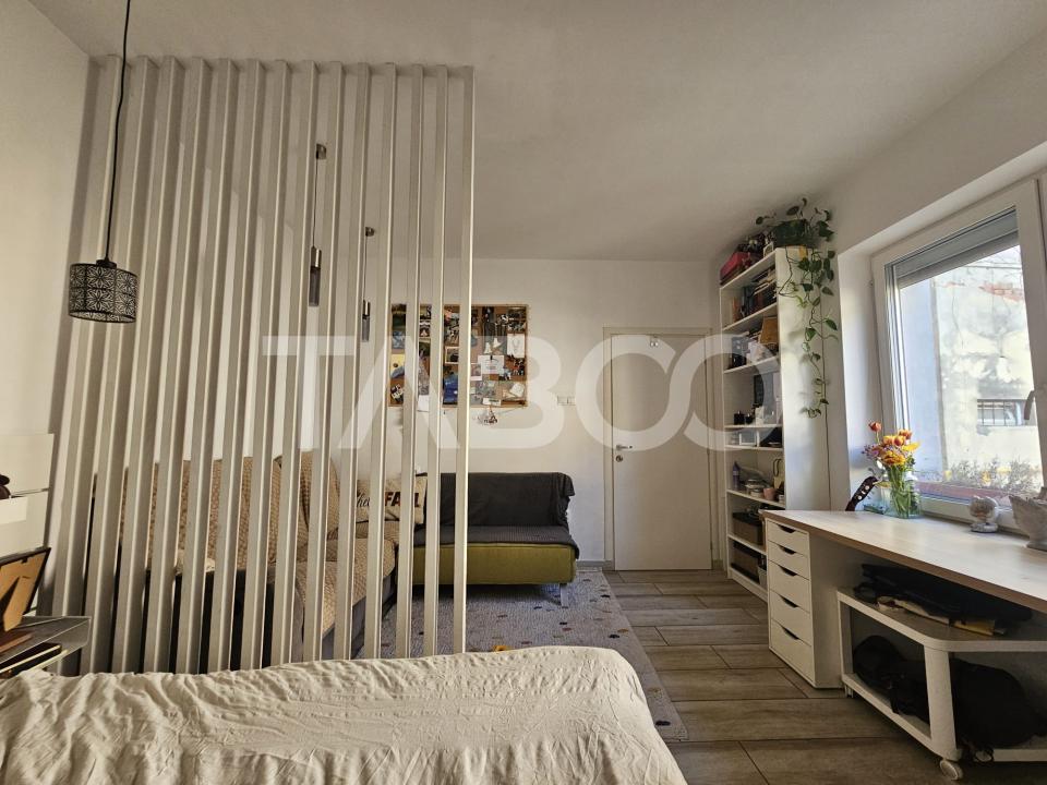 De vanzare garsoniera semi-centrala strada Horea cu parcare 