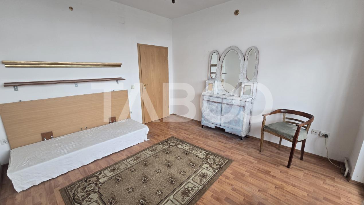 EXCLUSIVITATE - Apartament cu 4 camere de vanzare parcare Strada Noua