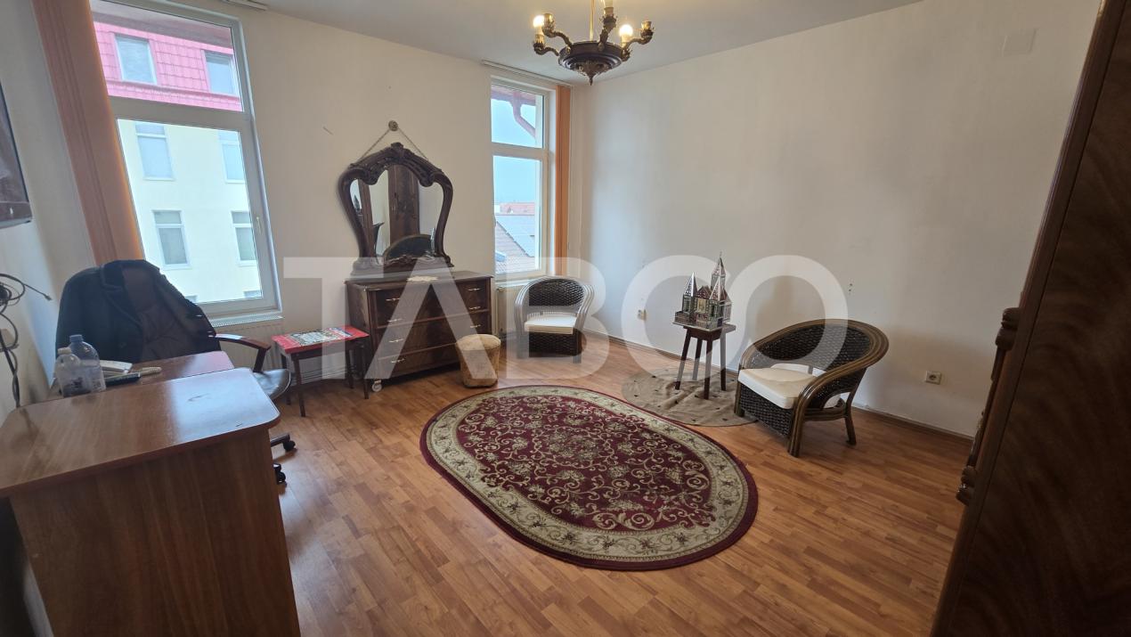 EXCLUSIVITATE - Apartament cu 4 camere de vanzare parcare Strada Noua