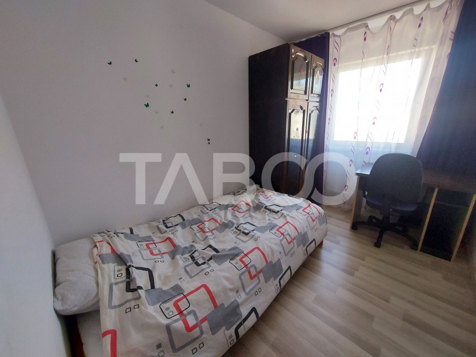 EXCLUSIVITATE - COMISION 0!  Apartament 3 camere balcon si pivnita