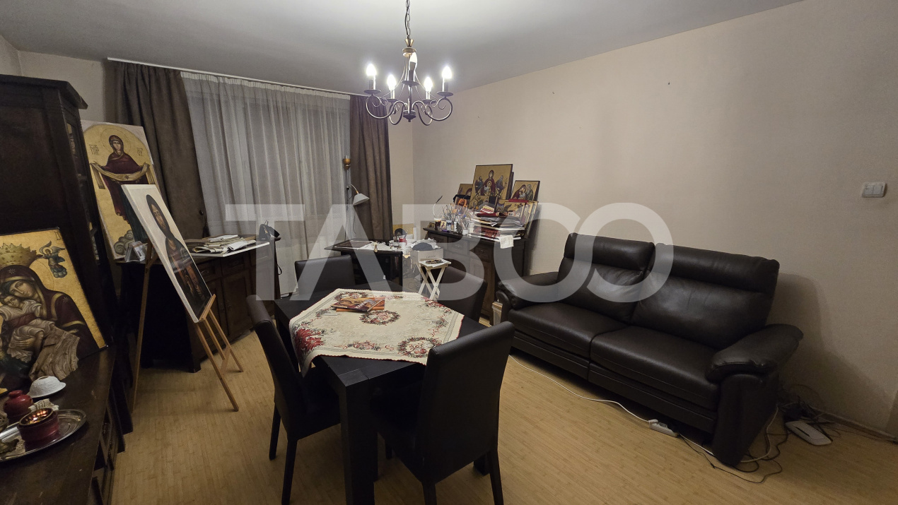 FARA COMISION - Apartament de vanzare 4 camere balcon parcare Lupeni 