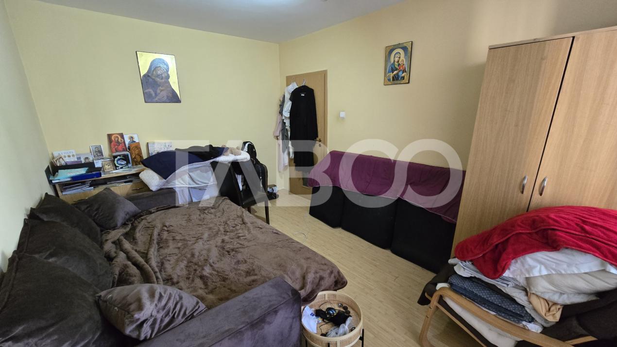 FARA COMISION-Apartament de vanzare cu 4 camere balcon parcare Lupeni 