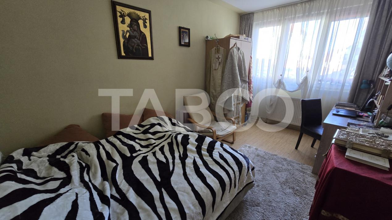 FARA COMISION-Apartament de vanzare cu 4 camere balcon parcare Lupeni 