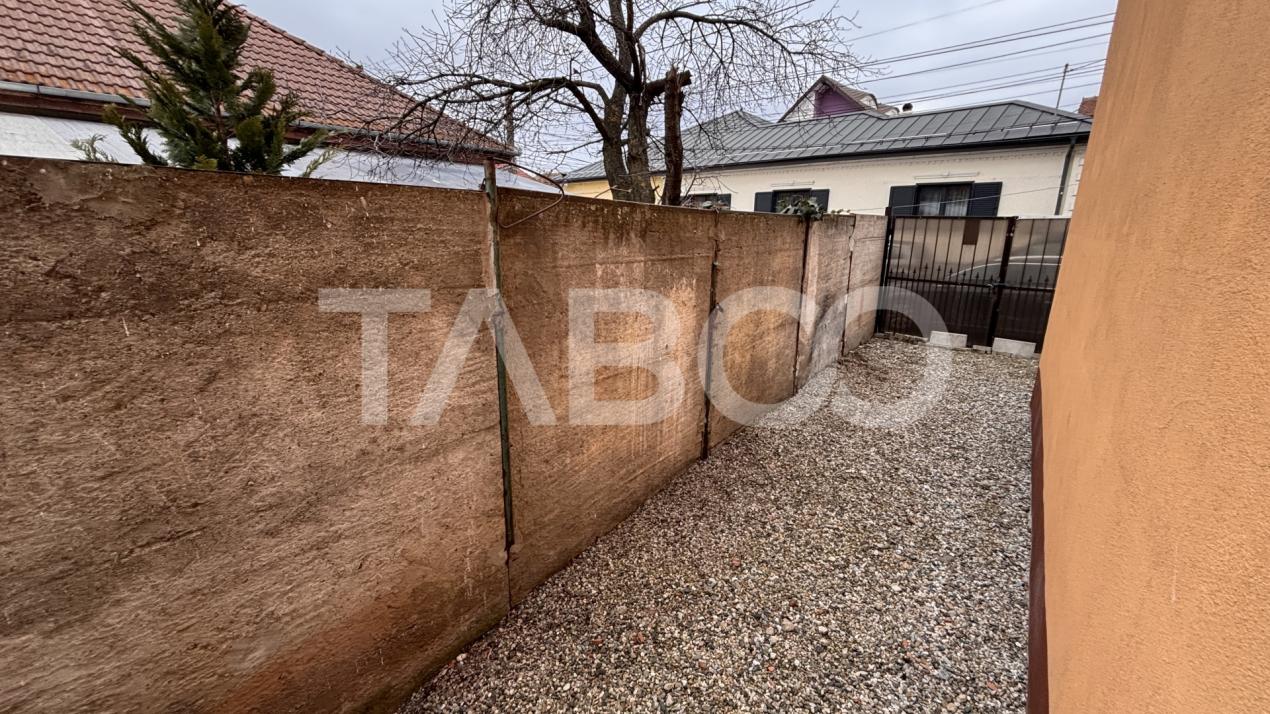 Garsoniera 33mpu de vanzare + parcare si curte privata