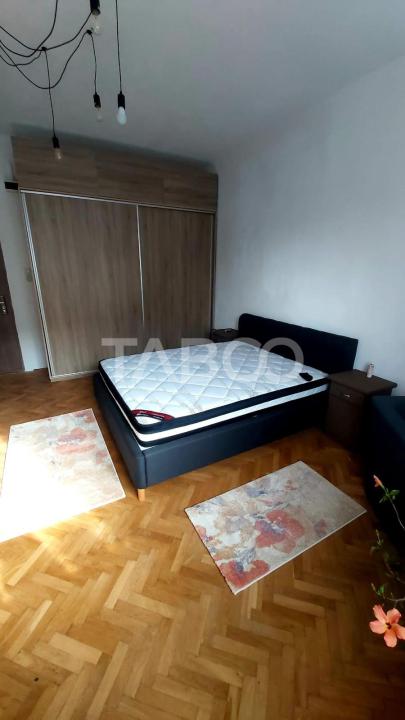 Garsoniera de inchiriat 40 mpu mobilata utilata parcare zona Sub Arini