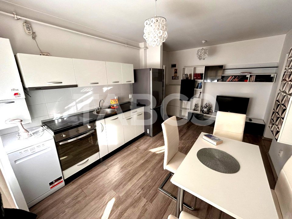 Garsoniera de inchiriat 45 mpu curte privata zona Calea Surii Mici