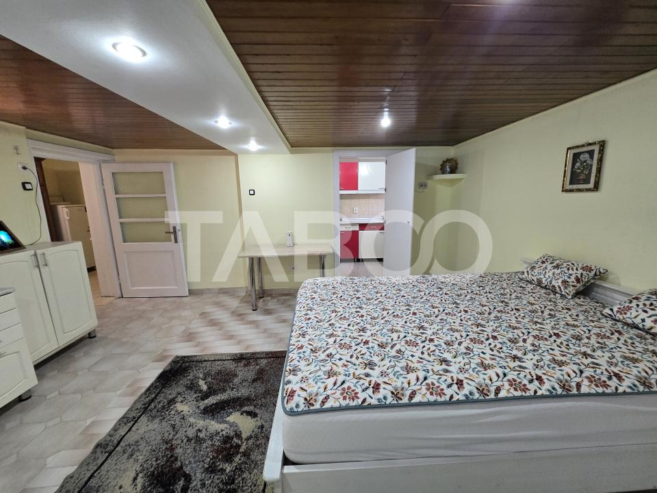 Garsoniera de inchiriat decomandata 35 mpu zona Central Sibiu