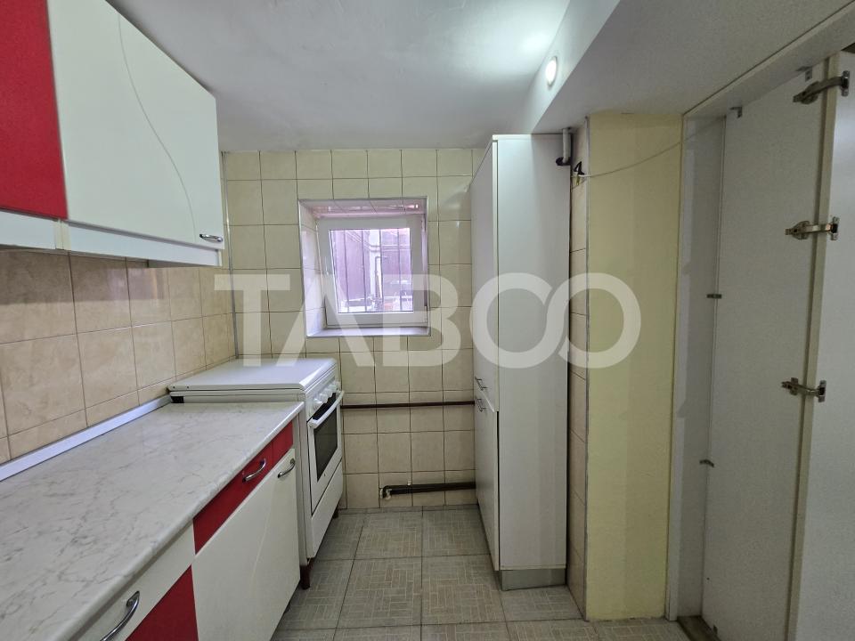 Garsoniera de inchiriat decomandata 35 mpu zona Central Sibiu