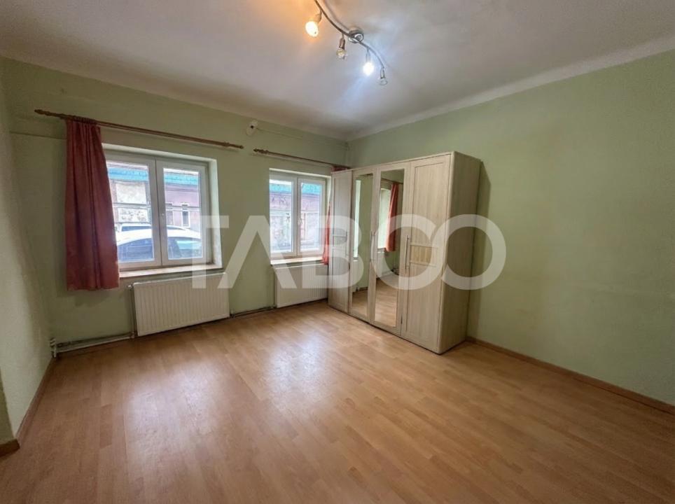 Garsoniera de vanzare cu 1 loc de parcare in curte Podul Minciunilor