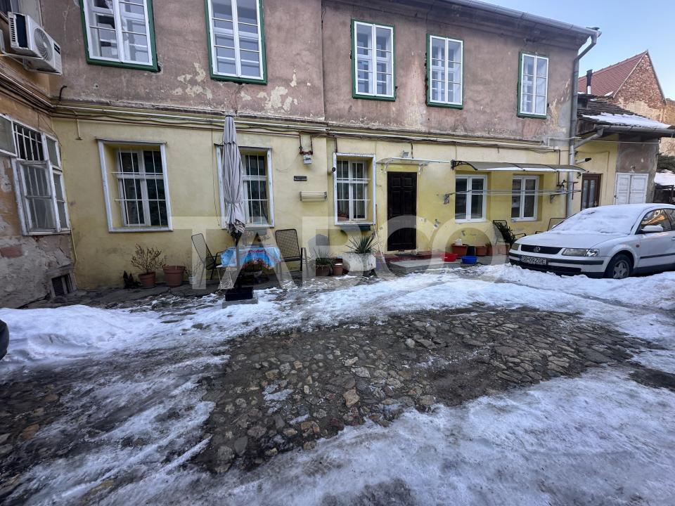 Garsoniera de vanzare cu 1 loc de parcare in curte Podul Minciunilor