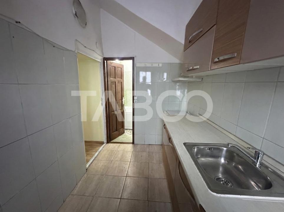 Garsoniera de vanzare cu loc de parcare in curte Podul Minciunilor