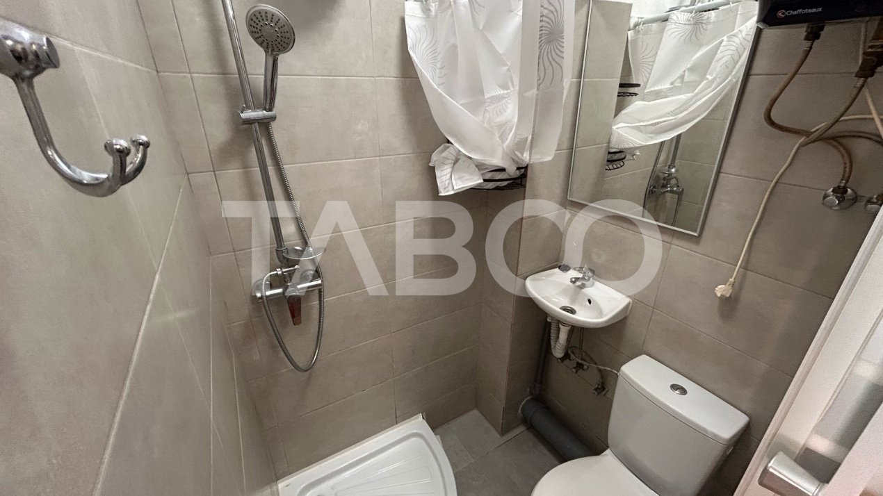 Garsoniera de vanzare etaj 1 complet mobilata zona Compa Sibiu