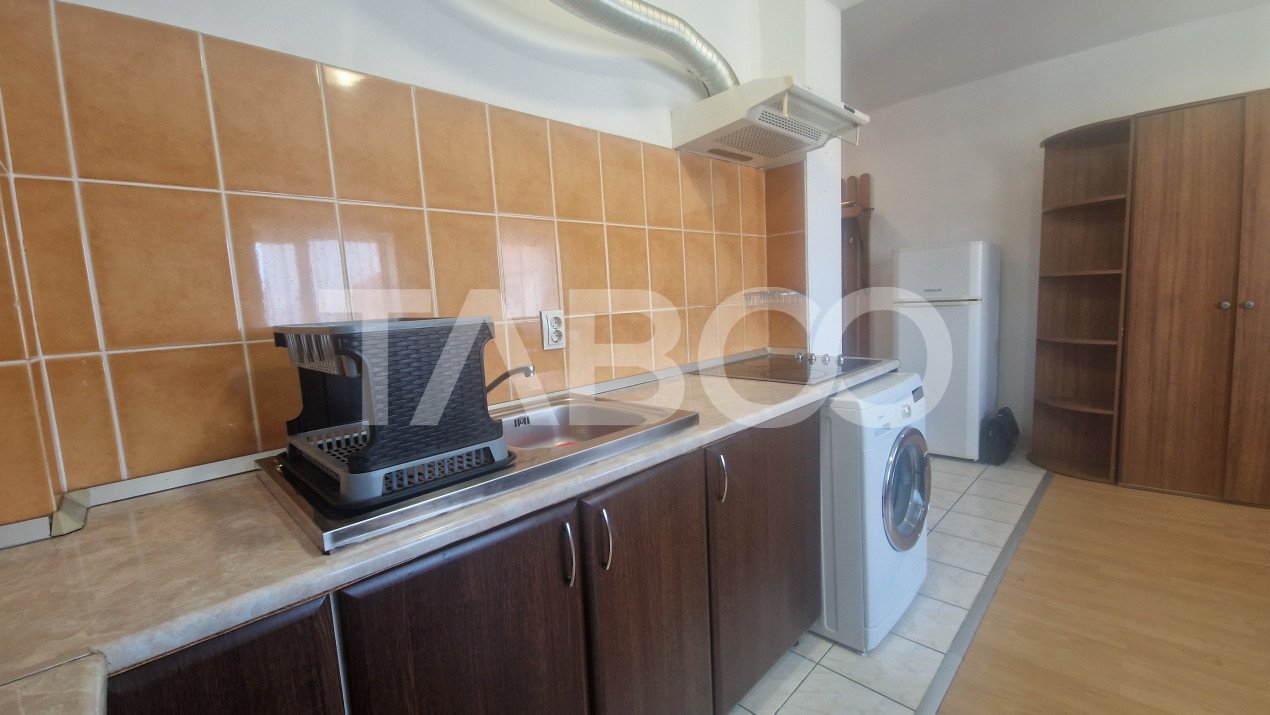 Garsoniera de vanzare etaj intermediar 28 mp utili bloc cu lift Sibiu