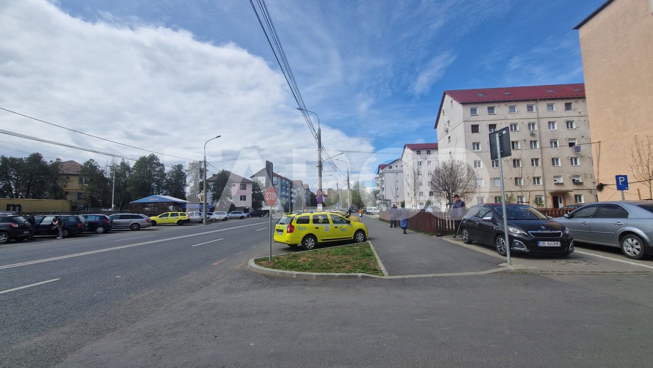 Garsoniera de vanzare etaj intermediar 28 mp utili bloc cu lift Sibiu