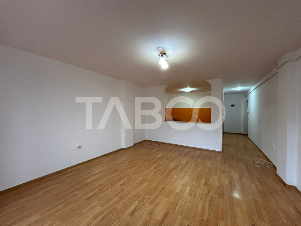 Garsoniera de vanzare etaj intermediar 45 mpu balcon inchis in Sibiu