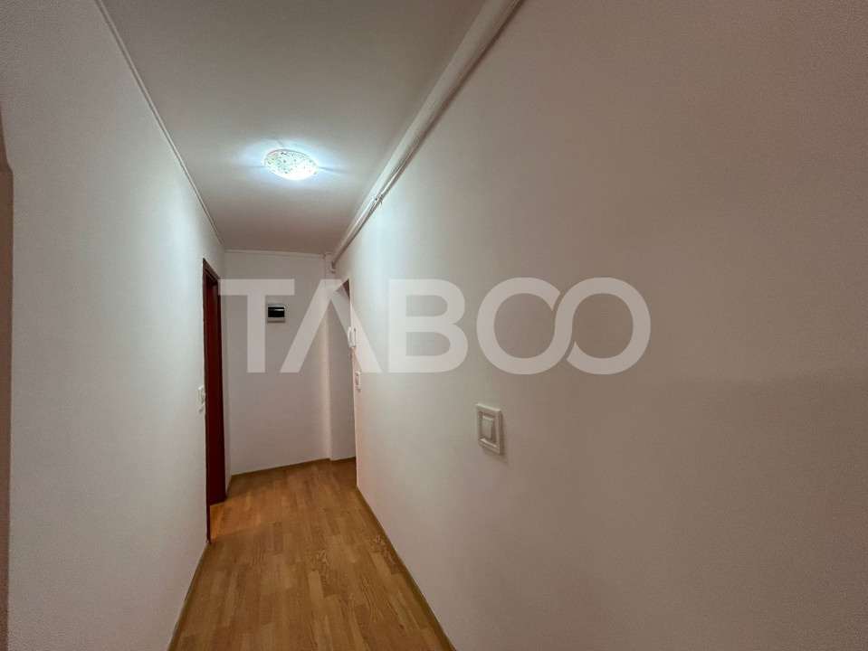 Garsoniera de vanzare etaj intermediar 45 mpu balcon inchis in Sibiu