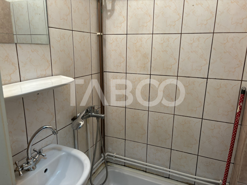 Garsoniera de vanzare la etajul 1 recent renovata Lazaret Sibiu