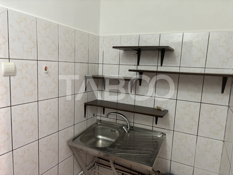 Garsoniera de vanzare la etajul 1 recent renovata Lazaret Sibiu