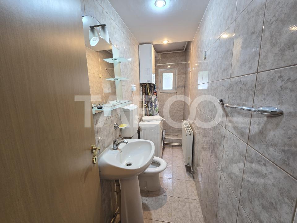 Garsoniera de vanzare mobilata utilata la parter in Vasile Aaron Sibiu