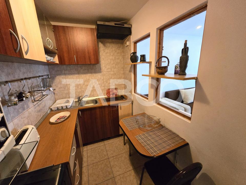 Garsoniera de vanzare mobilata utilata la parter in Vasile Aaron Sibiu