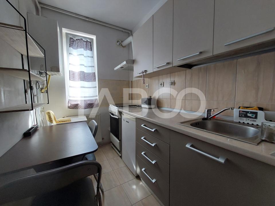 Garsoniera decomandata 26 mp etaj 2 geam la baie Str Frunzei Sibiu
