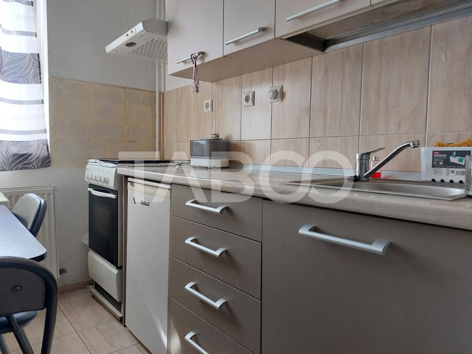 Garsoniera decomandata 26 mp etaj 2 geam la baie Str Frunzei Sibiu