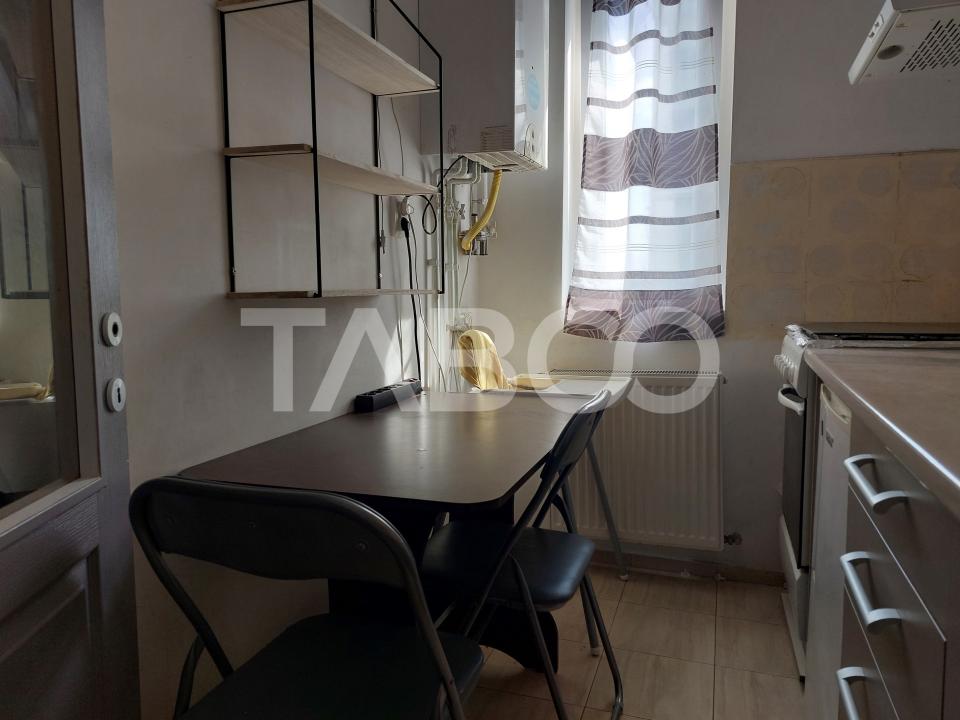 Garsoniera decomandata 26 mp etaj 2 geam la baie Str Frunzei Sibiu