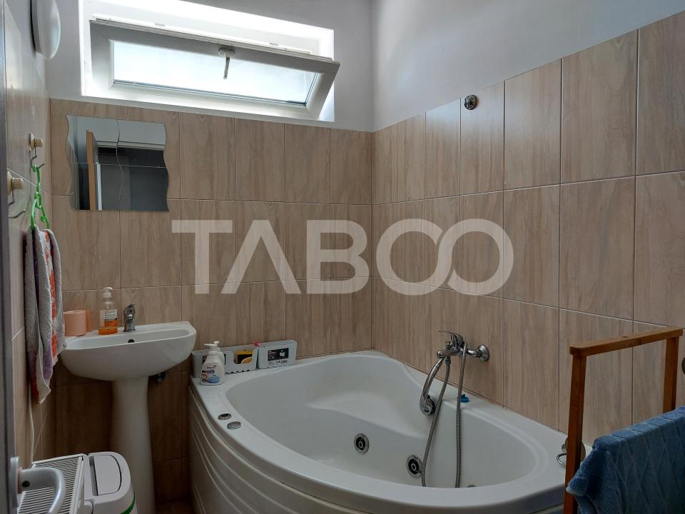 Garsoniera decomandata 26 mp etaj 2 geam la baie Str Frunzei Sibiu