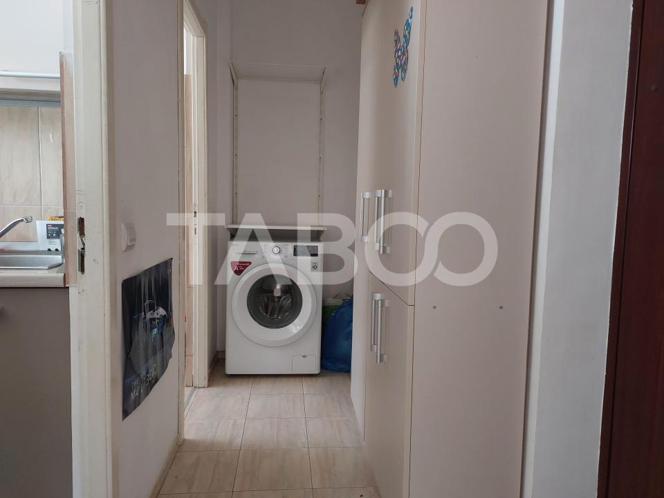 Garsoniera decomandata 26 mp etaj 2 geam la baie Str Frunzei Sibiu